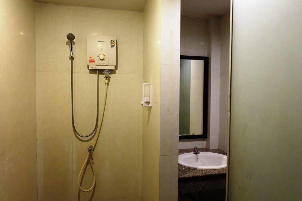 Everest Boutique Hotel Bangkok Extérieur photo